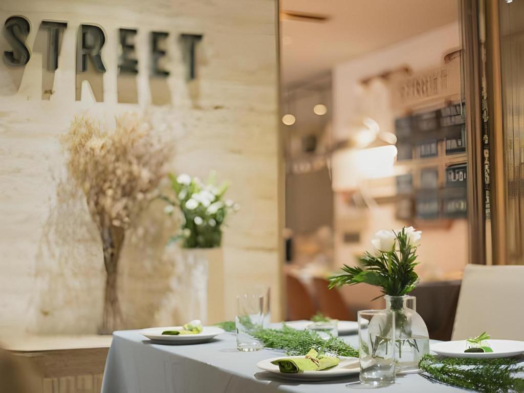 Clef Hotel Bangkok Dış mekan fotoğraf